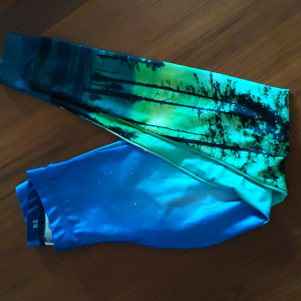 Xs Aurora borealis Blackmilk leggings